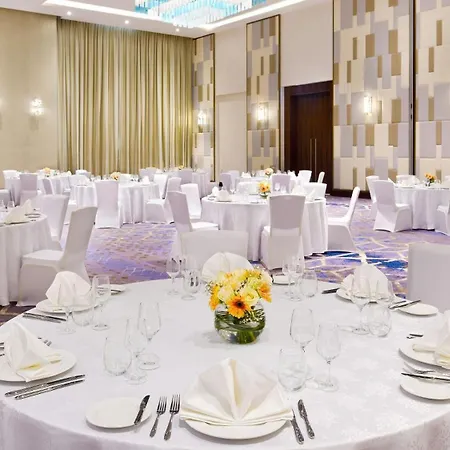 Holiday Inn Dubai Al-Maktoum Airport By Ihg-2