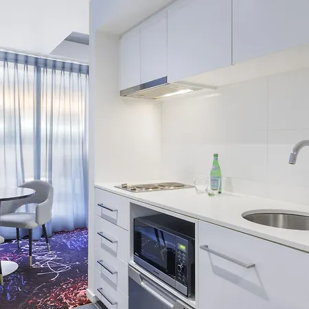Oaks Melbourne St Kilda Road Hotel-3