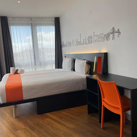 Easyhotel Lisbon-2