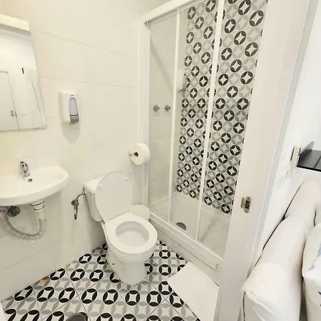 Ayz Javier Cabrini - Auto Check-In Property-2