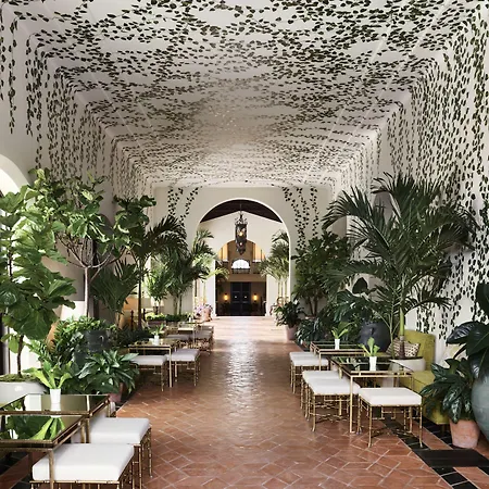Four Seasons Hotel At The Surf Club-2