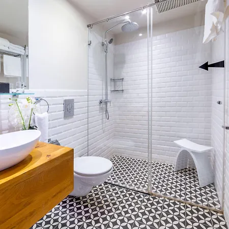 Jacob Shenkin Hotel-2