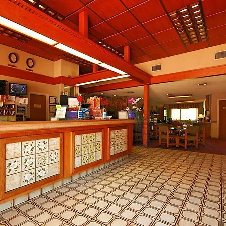 Super 8 By Wyndham Long Beach-2