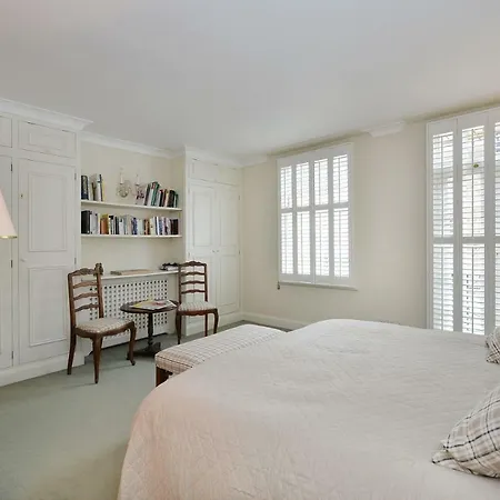 Ennismore Mews-2