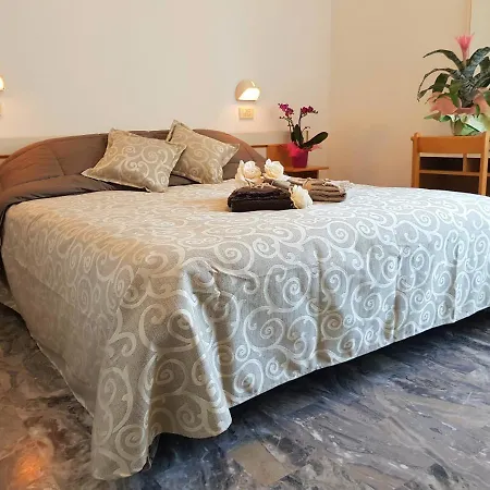 Hotel Romantica-3