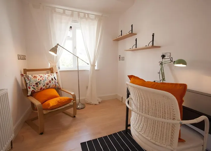 Tooting Rooms & Studio By Primecityhosts London