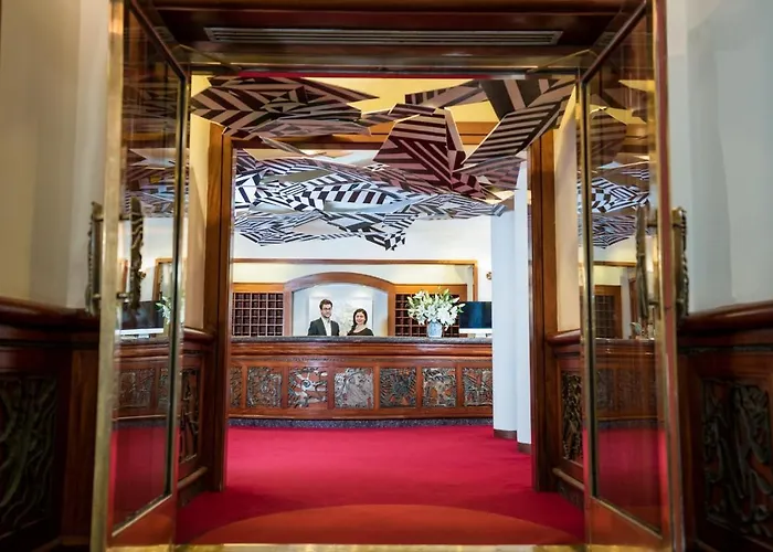 Roger Smith Hotel