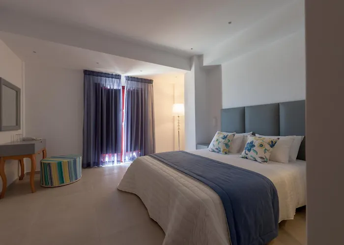Mar N Mar Crown Hotel-Suites Kamári