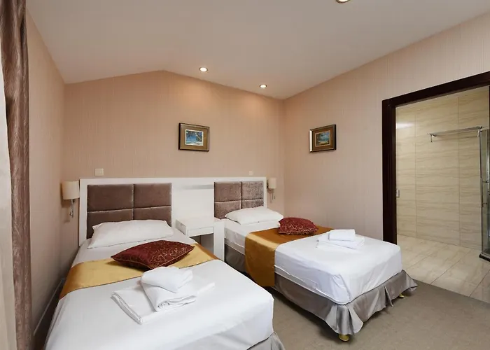 Family Hotel Zane Pag Town