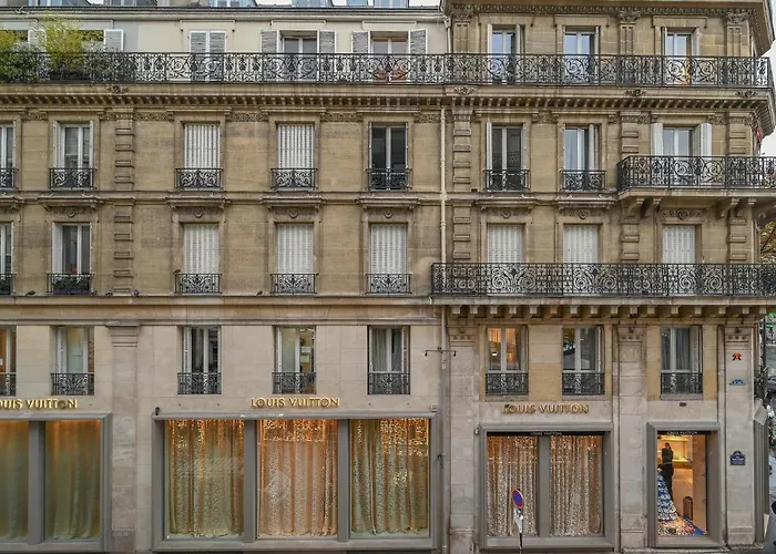 The Place To Be In Saint Germain Des Pres - Montana 2 Paris