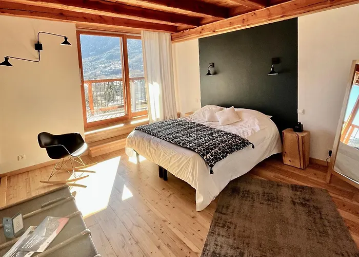 La Maison Abeil LʼArgentière-la-Bessée