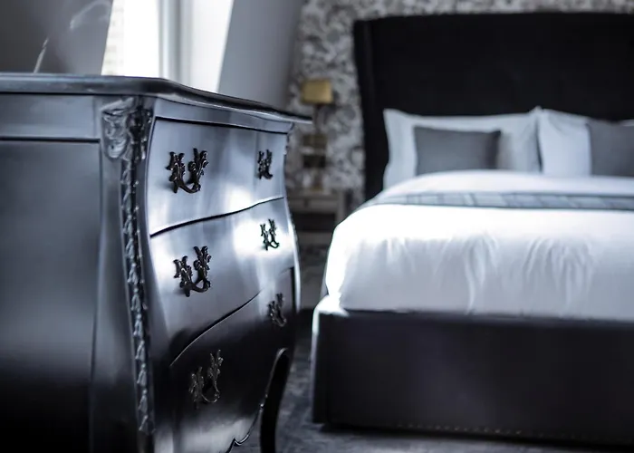 The Hayden Pub & Rooms