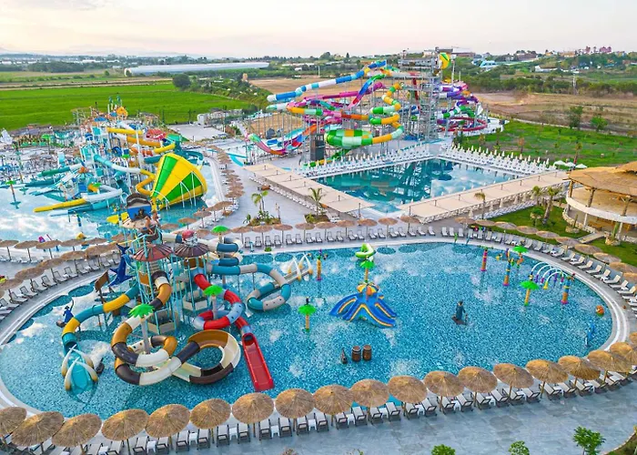 Hotel Dream Fun World Side