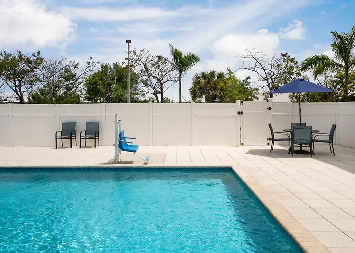 Holiday Inn Express & Suites Boynton Beach By Ihg