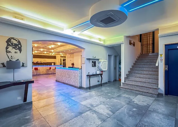 Hotel Etna - Hotel Per Coppie E Famiglie Con Parcheggio E Spiaggia Riccione