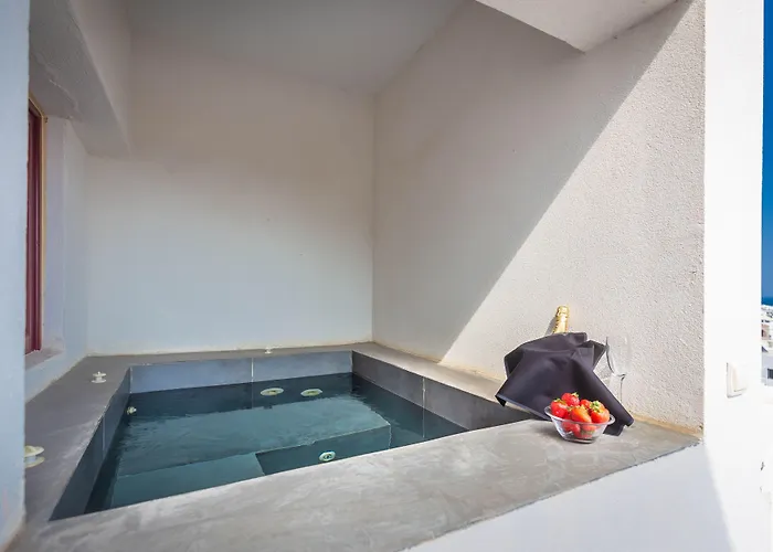Mar N Mar Crown Hotel-Suites Kamári