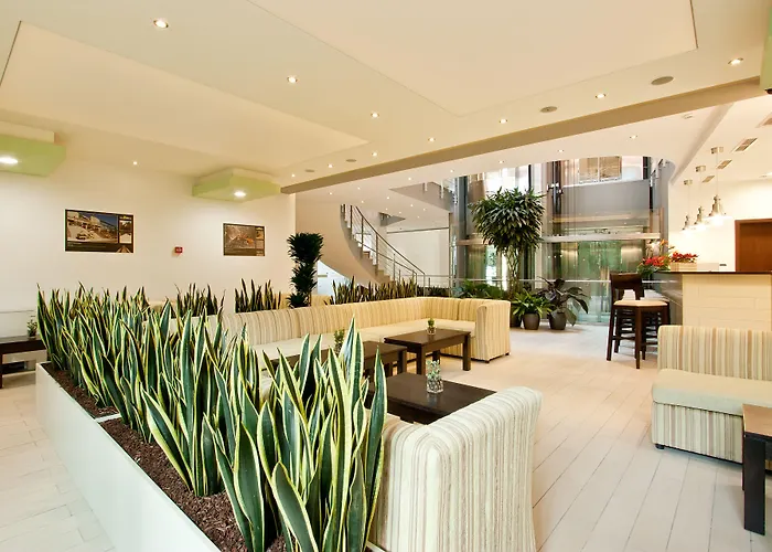 Earth & People Hotel & Spa - Free Parking & Swimming Pool