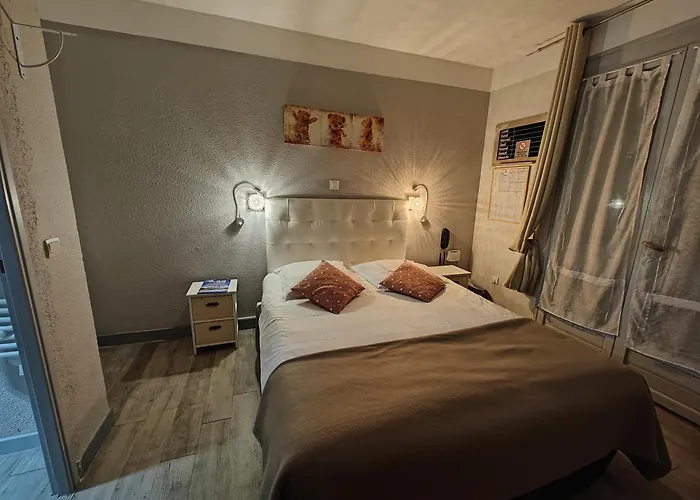 Auberge Des Pins Tourrettes