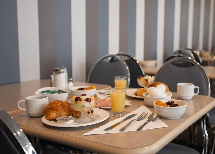 Hotel Les Suites Labelle Montreal