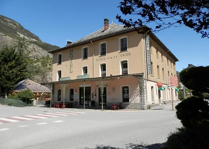 Hotel La Gare LʼArgentière-la-Bessée