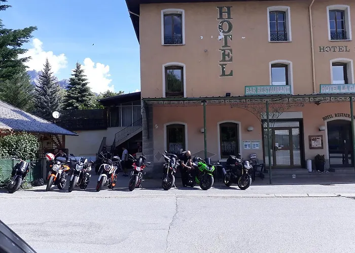 Hotel La Gare LʼArgentière-la-Bessée