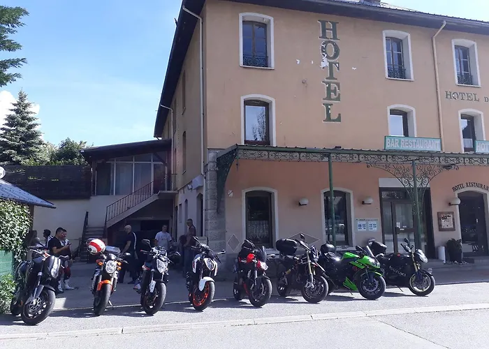 Hotel La Gare LʼArgentière-la-Bessée